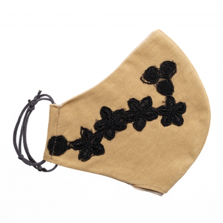 Αλπικέ με μαύρο λουλούδι