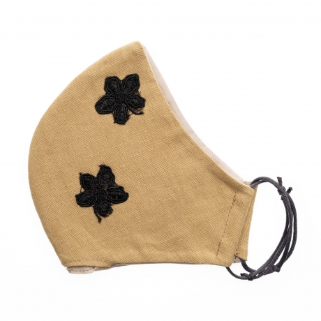 Αλπικέ με μαύρο λουλούδι