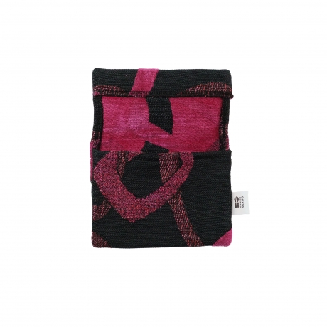 Μαύρη με φούξια σχέδια